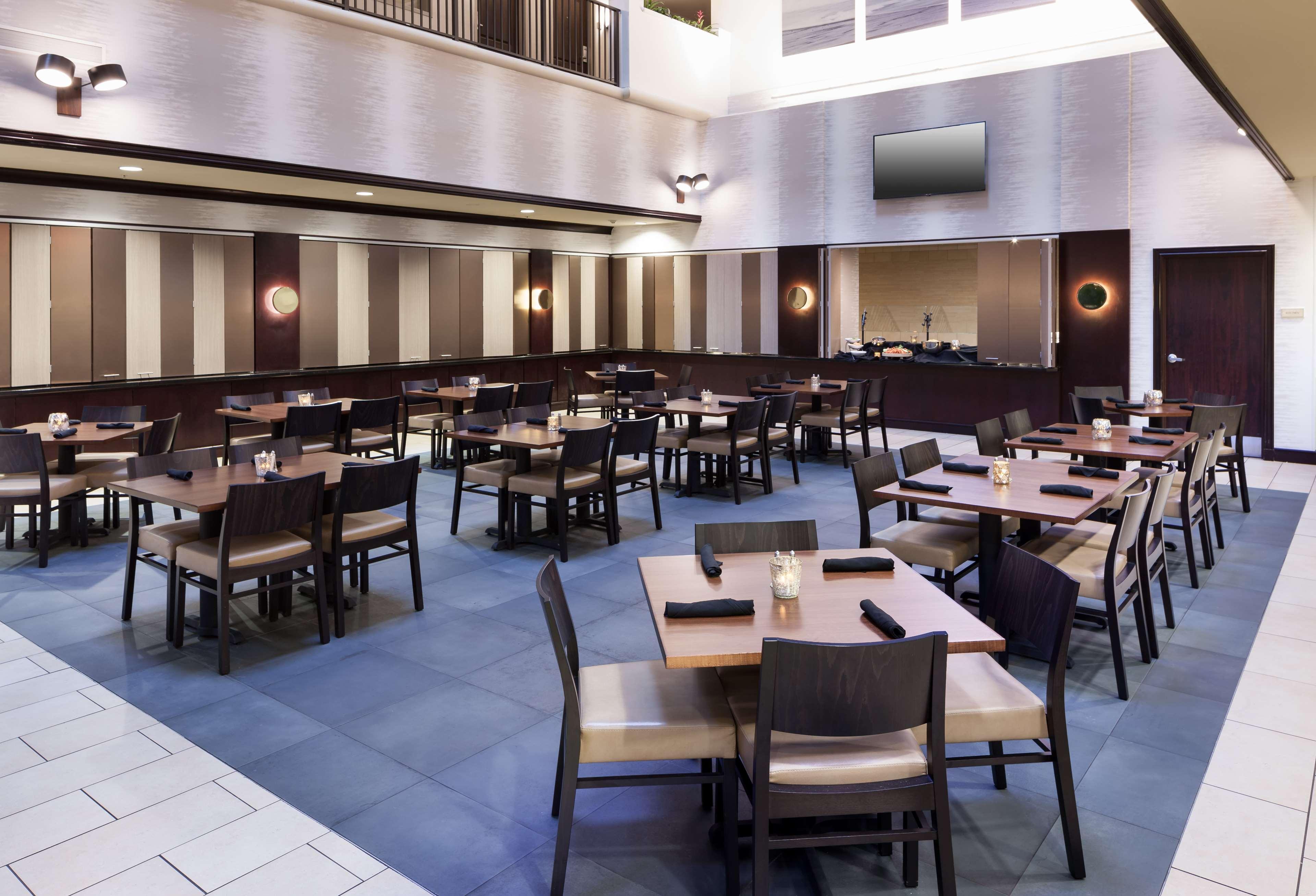 Embassy Suites Tampa - Brandon Heartland Bagian luar foto
