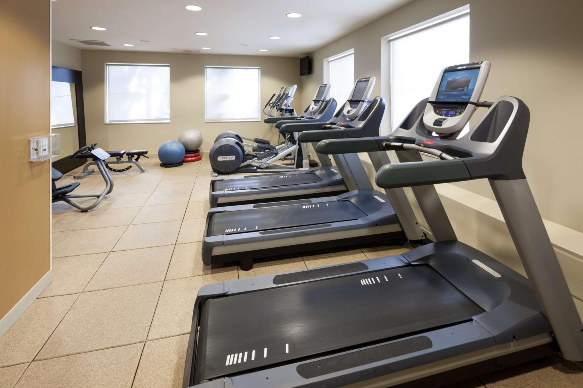 Embassy Suites Tampa - Brandon Heartland Bagian luar foto