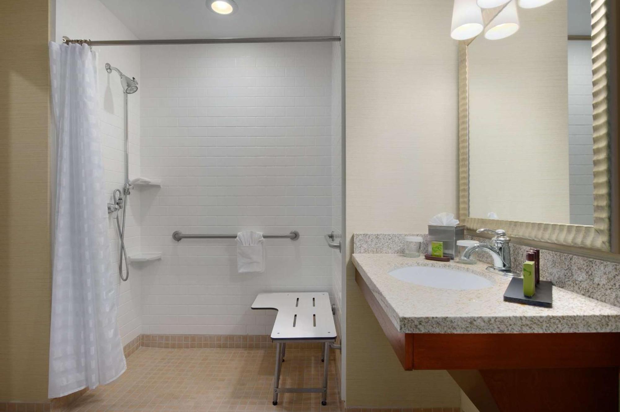 Embassy Suites Tampa - Brandon Heartland Bagian luar foto