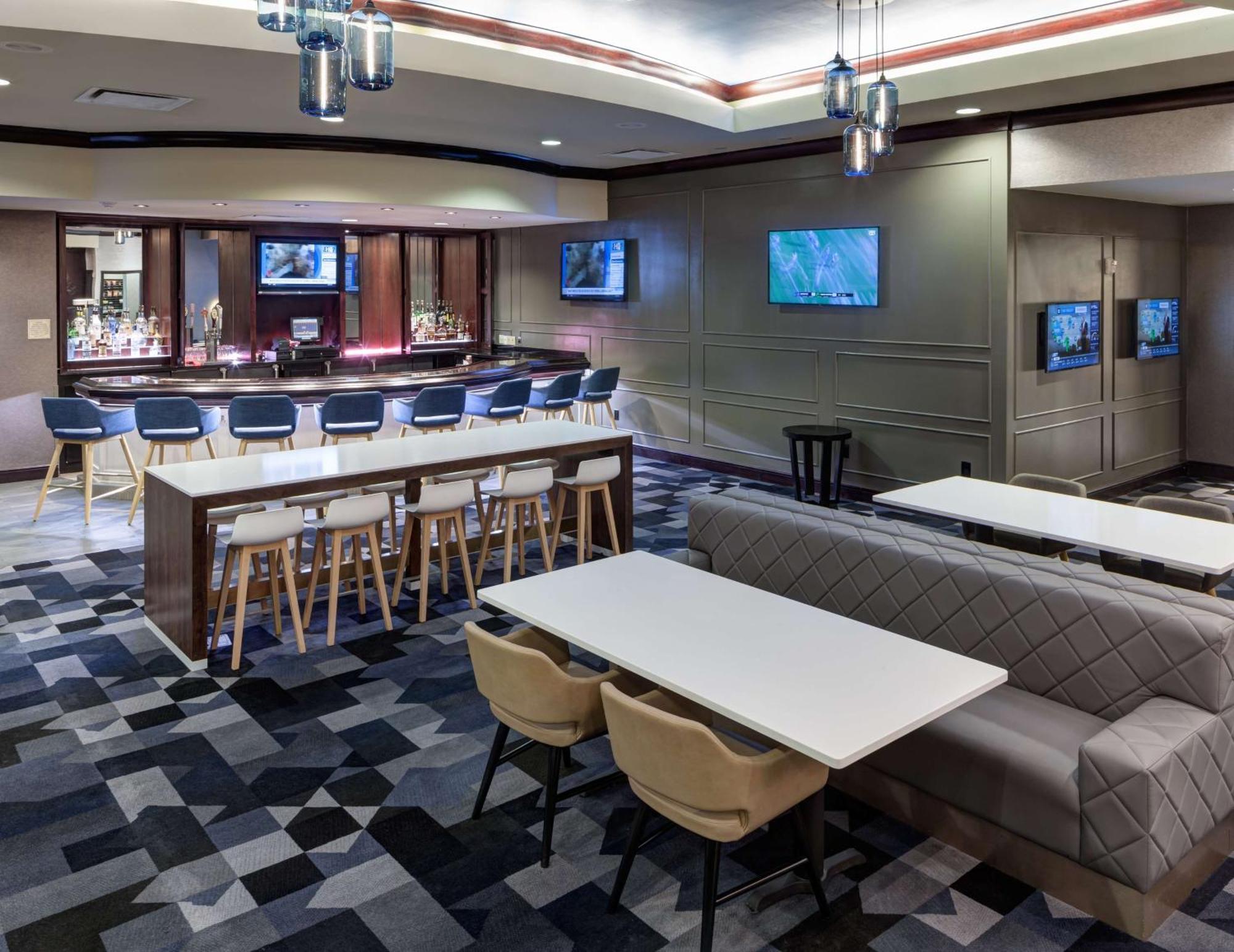 Embassy Suites Tampa - Brandon Heartland Bagian luar foto