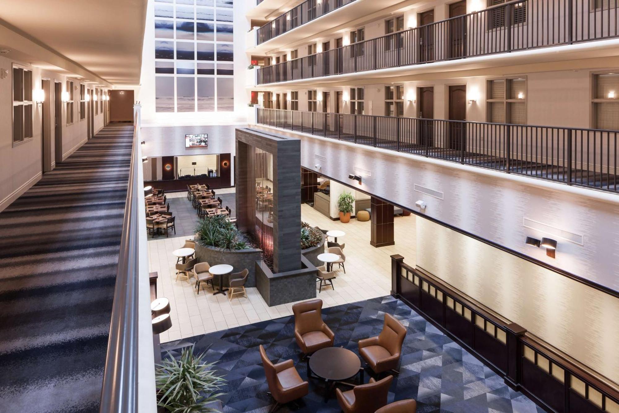 Embassy Suites Tampa - Brandon Heartland Bagian luar foto
