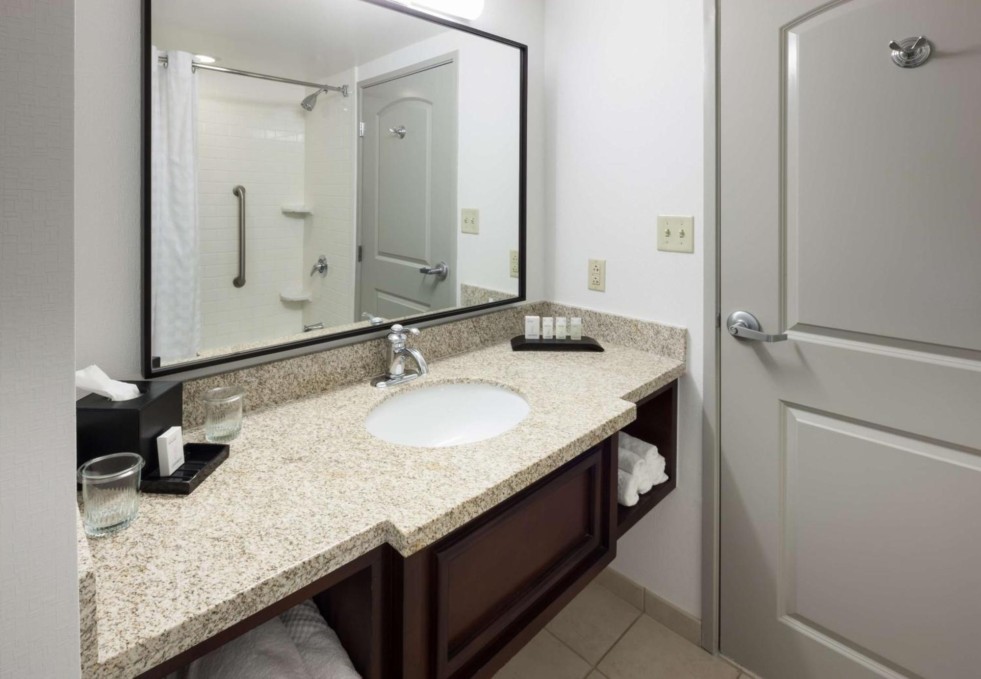 Embassy Suites Tampa - Brandon Heartland Bagian luar foto