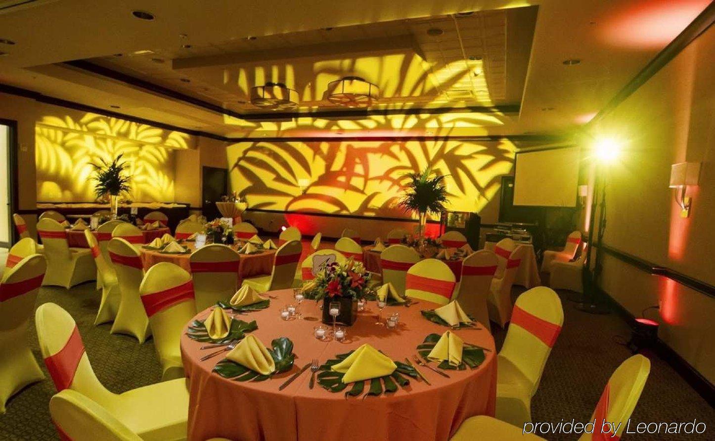 Embassy Suites Tampa - Brandon Heartland Bagian luar foto