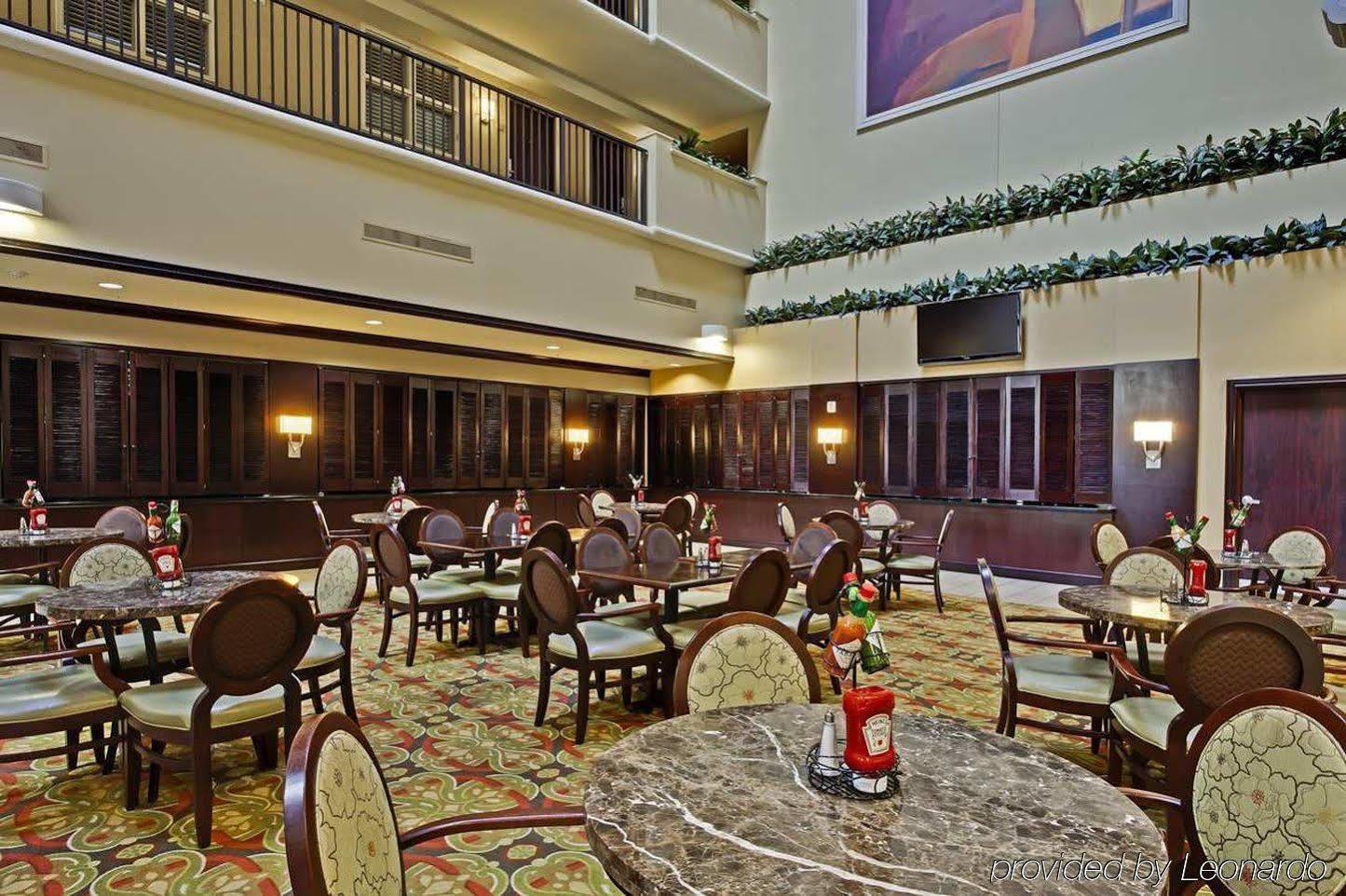 Embassy Suites Tampa - Brandon Heartland Bagian luar foto