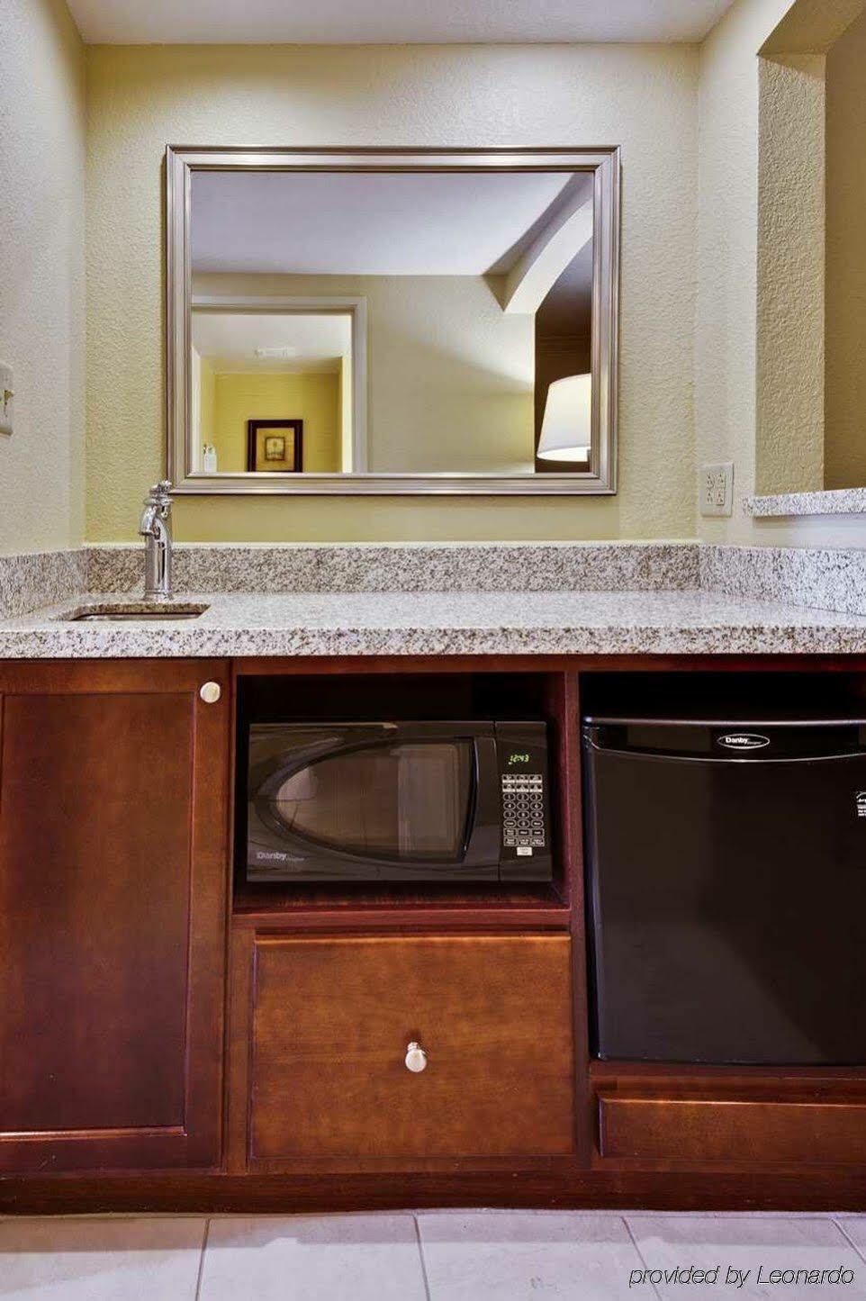 Embassy Suites Tampa - Brandon Heartland Bagian luar foto